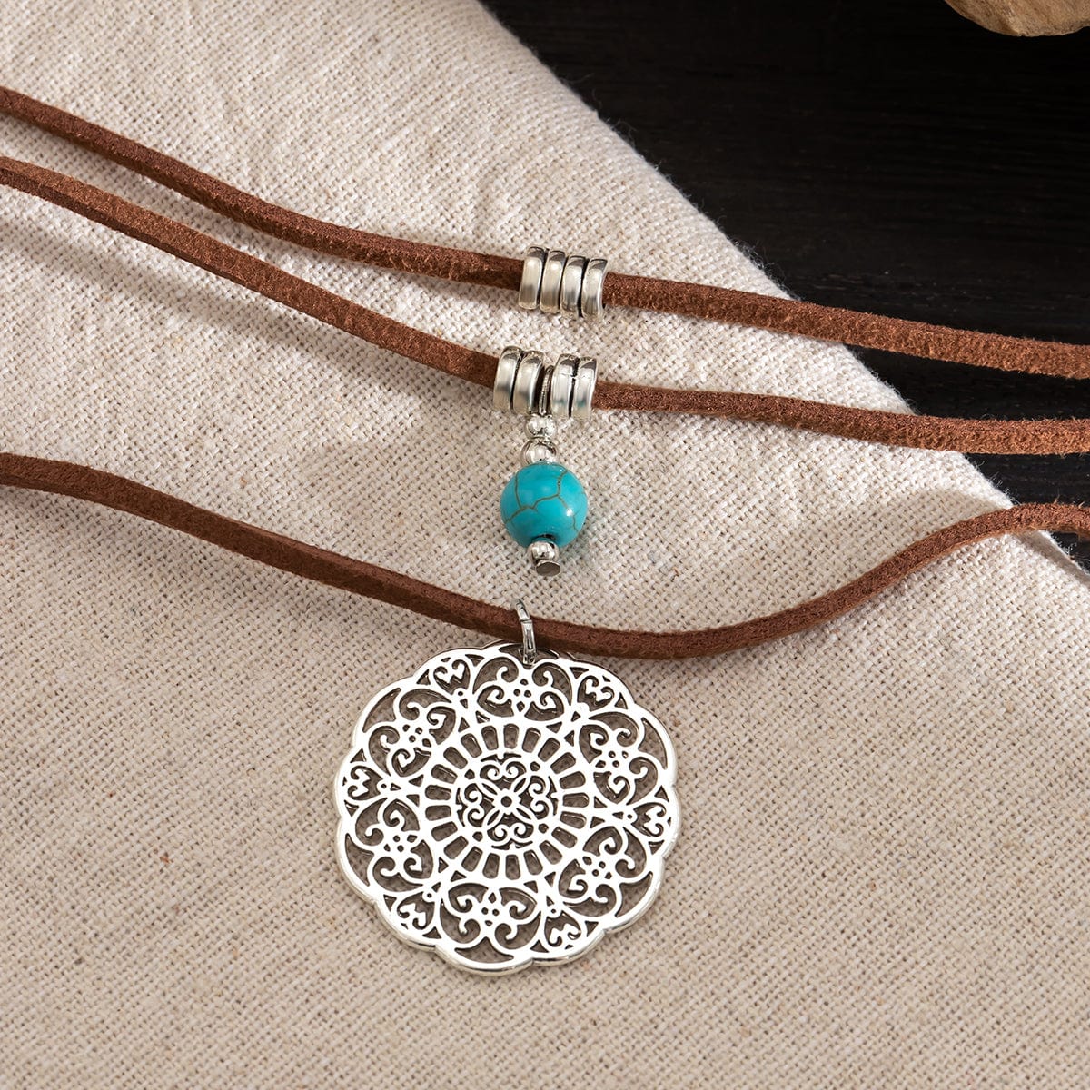 Chic Layered Carved Floral Round Disk Turquoise Pendant Velvet String Necklace